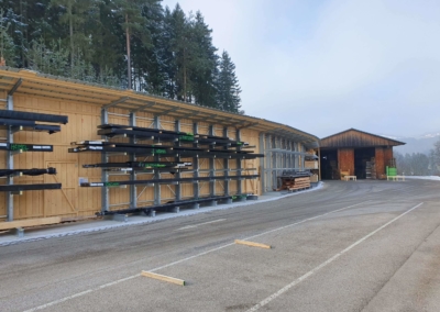 Outdoor open-beam shelving with roof for long goods, timber and bar material